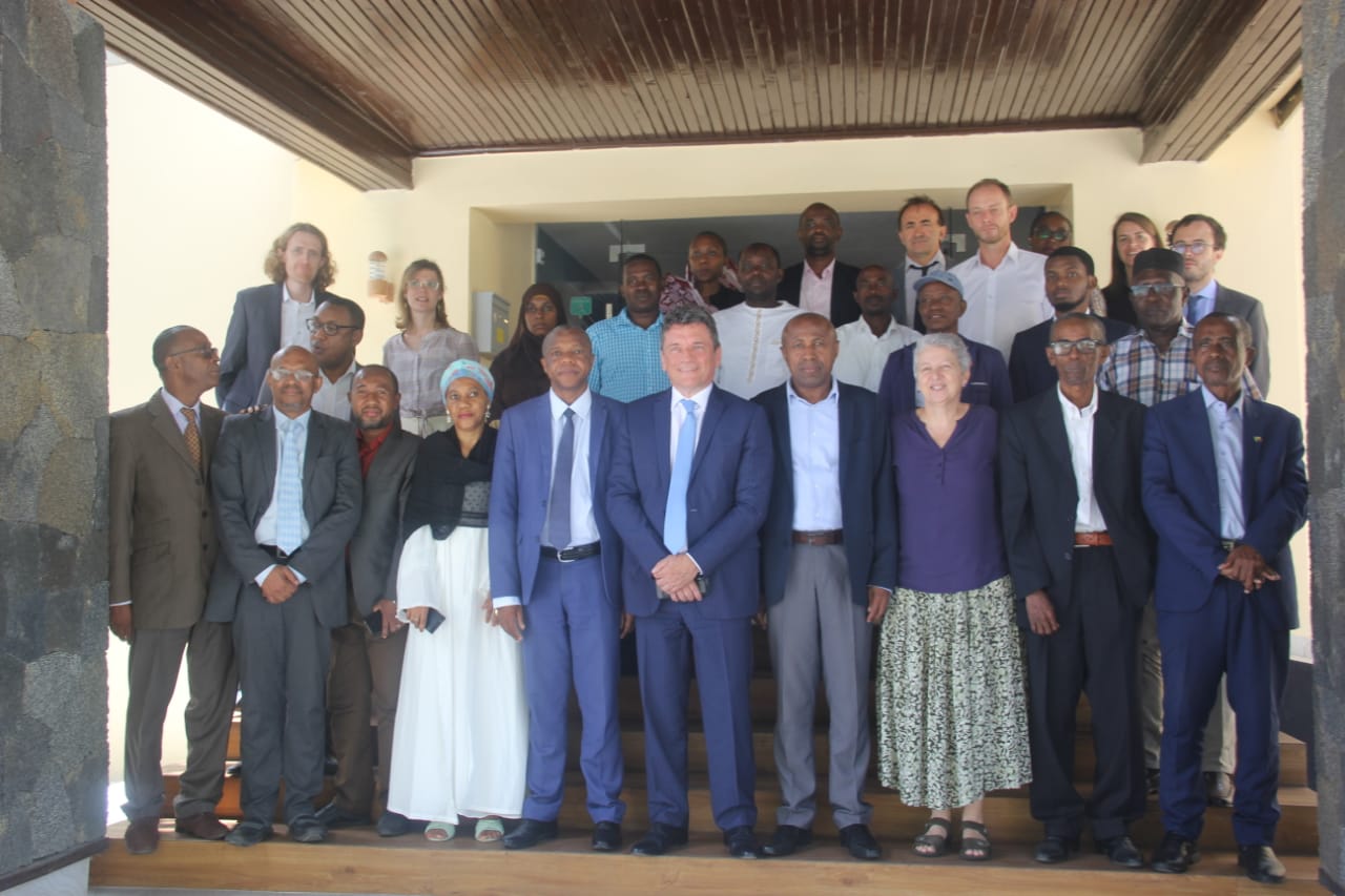 image Première réunion du comité de pilotage du PAAES : 45 établissements scolaires vont être réhabilités